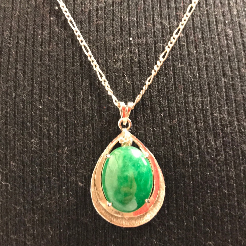 🔆 Vintage green gemstone silver pendant